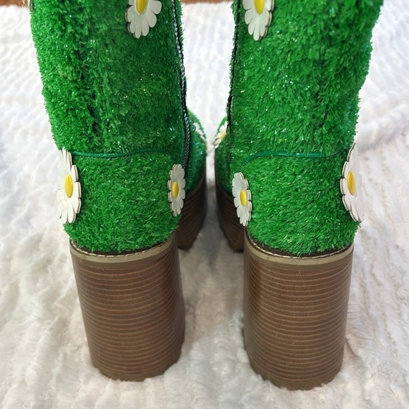 DELIA*S BY DOLLS KILL IT’S ALWAYS GREENER Turf PLATFORM BOOTS size 10 new - Picture 5 of 7